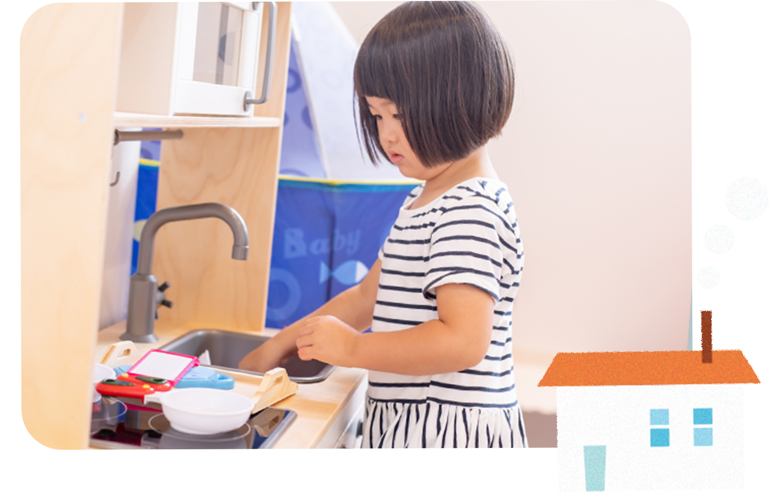 おままごとで遊ぶ園児