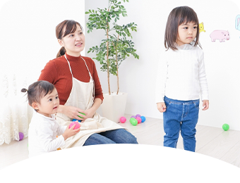 子どもに寄り添う職員